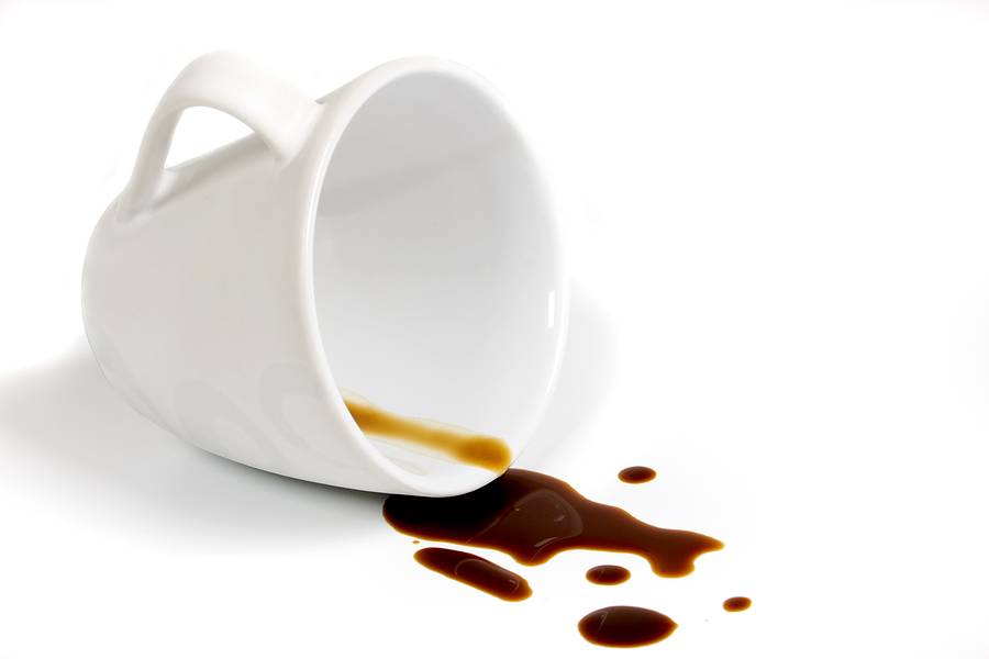 Kahve lekesini silip atıyor! Evdeki malzemelerle 15 dakikada çözüm 2